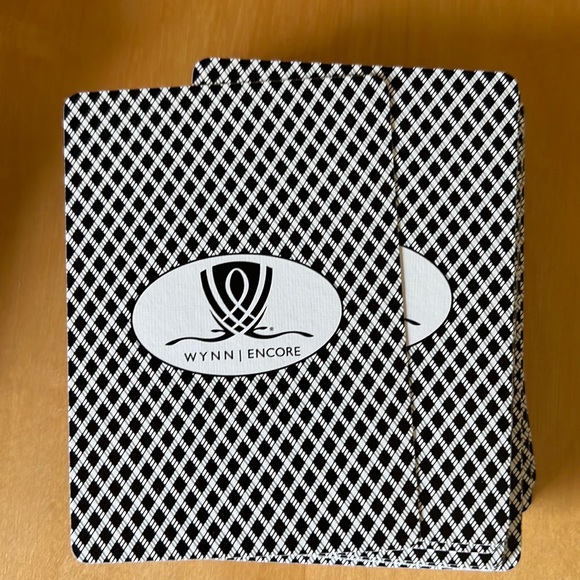 WYNN Encore 3 playing card sets - Picture 11 of 12